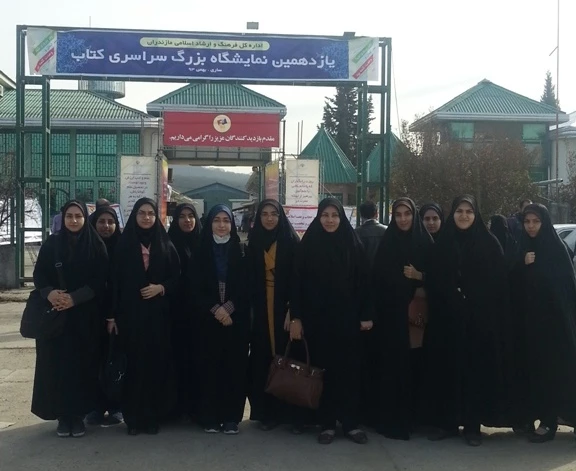 بازدید از نمایشگاه کتاب نکا به مناسبت دهه مبارک فجر