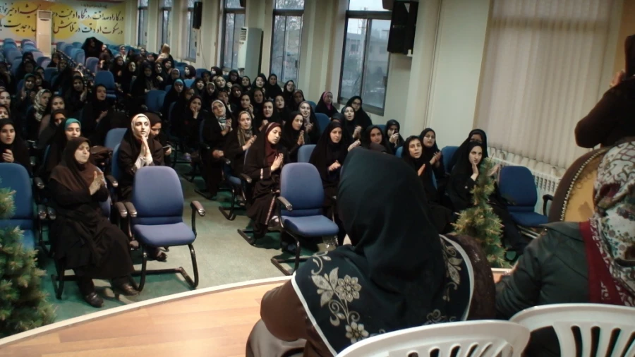 برگزاری مراسم جشن و مولودی خوانی به مناسبت ولادت حضرت فاطمه (س) و هفته زن با میزبانی بسیج دانشجویی مرکز