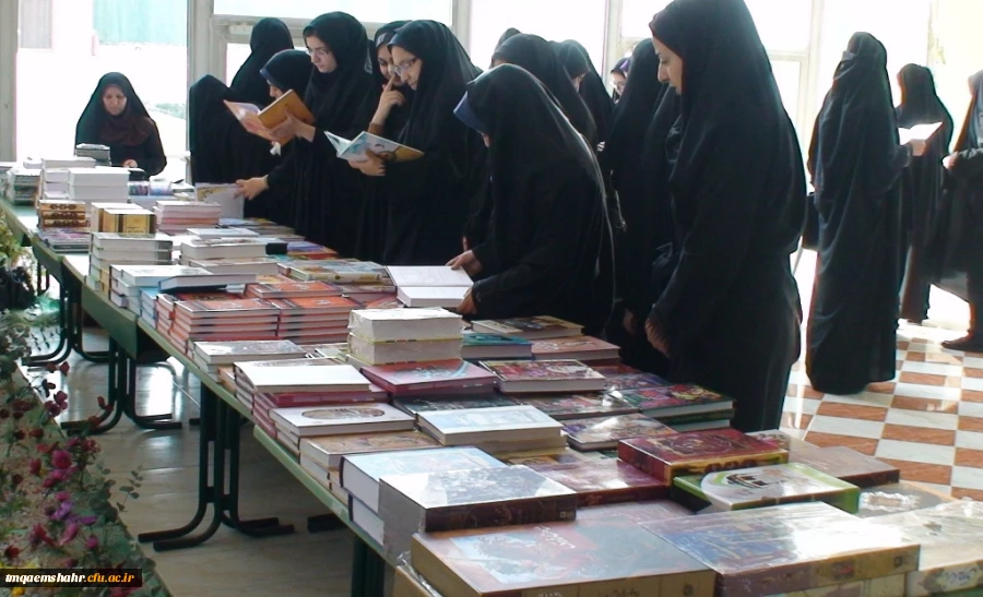 نمایشگاه کتاب به مناسبت عید غدیر