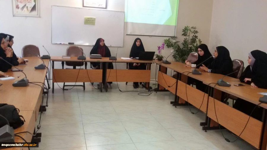 اولین نشست دبیران انجمن ها و کانون ها در کنار ریاست مرکز وتبادل نظر پیرامون وظایف تشکل ها و برنامه ریزی فعالیت هادر سال تحصیلی پیش رو