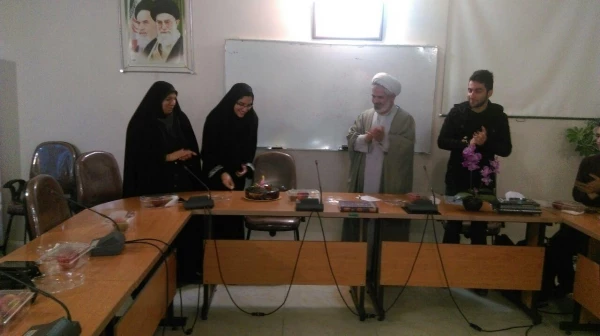 نشست فرهنگی اعضای نشریه ی هیوا با ریاست مرکز سرکار خانم دکتر نظرچوب و با حضور حاج آقا جعفری نماینده نهاد رهبری