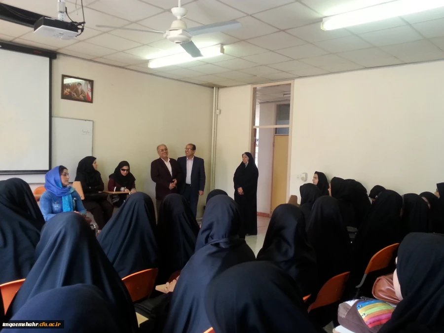 دیدار با فارغ التحصیلان موفق مدارس استثنایی در هفته بزرگداشت مقام معلم با عنایت دکتر حسینیان در کلاس درس دانشجو معلمان