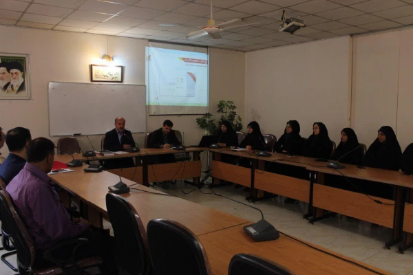 بازدید از کتابخانه حضور دکتر عمادی کارشناس مسوول پژوهش   و آقای کرامتی کارشناس مسوول نظارت وارزیابی استان 2