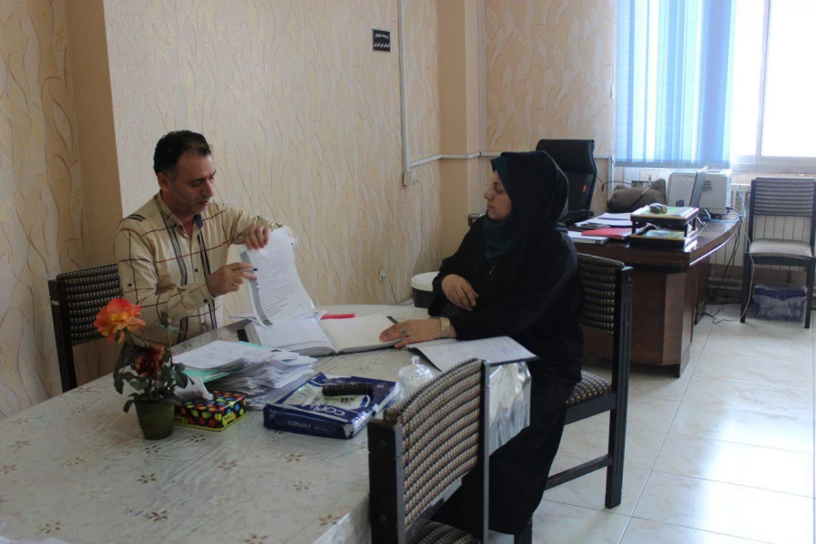 بازدید از کتابخانه حضور دکتر عمادی کارشناس مسوول پژوهش   و آقای کرامتی کارشناس مسوول نظارت وارزیابی استان 4