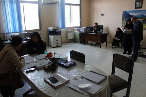 بازدید از کتابخانه حضور دکتر عمادی کارشناس مسوول پژوهش   و آقای کرامتی کارشناس مسوول نظارت وارزیابی استان 7