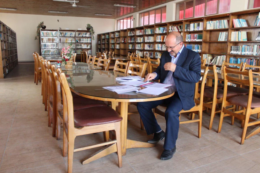 بازدید از کتابخانه حضور دکتر عمادی کارشناس مسوول پژوهش   و آقای کرامتی کارشناس مسوول نظارت وارزیابی استان 8