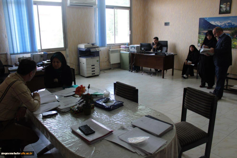 بازدید از کتابخانه حضور دکتر عمادی کارشناس مسوول پژوهش   و آقای کرامتی کارشناس مسوول نظارت وارزیابی استان 9