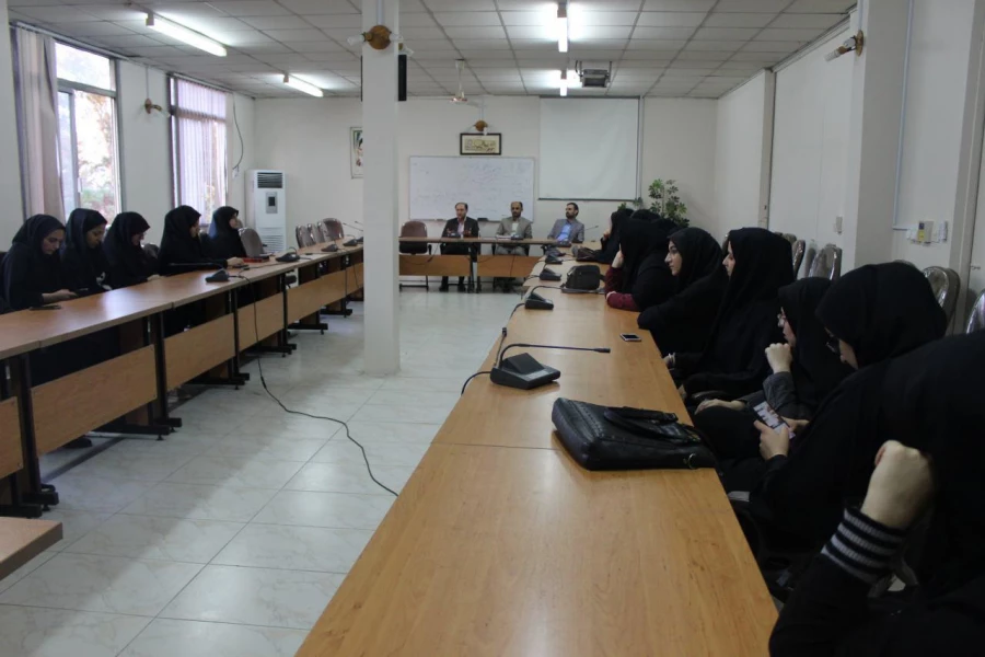 جلسه توجیهی به همراه سخنرانی با دانشجویان به مناسبت هفته کیفیت آموزش 3