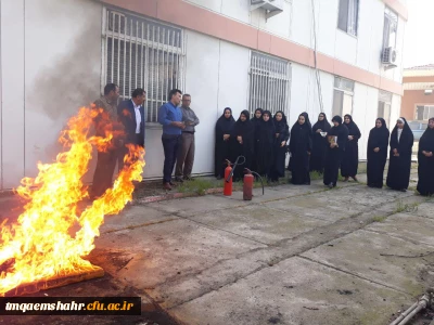 برپایی مانور اطفاء حریق و آموزش کار با کپسول های آتش نشانی در شرایط بحرانی