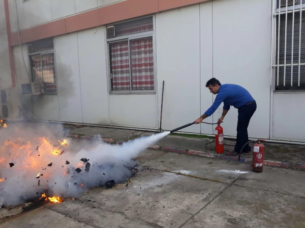 برپایی مانور اطفاء حریق و آموزش کار با کپسول های آتش نشانی در شرایط بحرانی  6