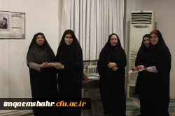 اهداء لوح تقدیر به همراه هدیه به فعالان حوزه دانشجویی و  روز معلم