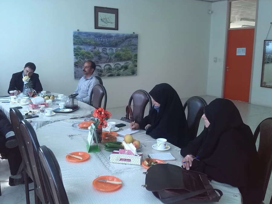 جلسه گروه معارف و تربیت اسلامی به منظور ساماندهی دروس در سال تحصیلی 98-97 4