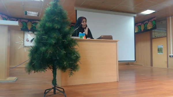 خوش آمدگویی به دانشجویان جدیدالورود توسط ریاست مرکز خانم دکنر مریم میرزاپور  2