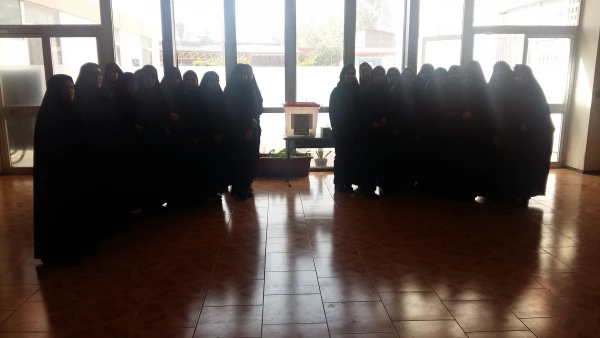 برپایی چادر هلال احمر جهت کمک به سیل زدگان  2