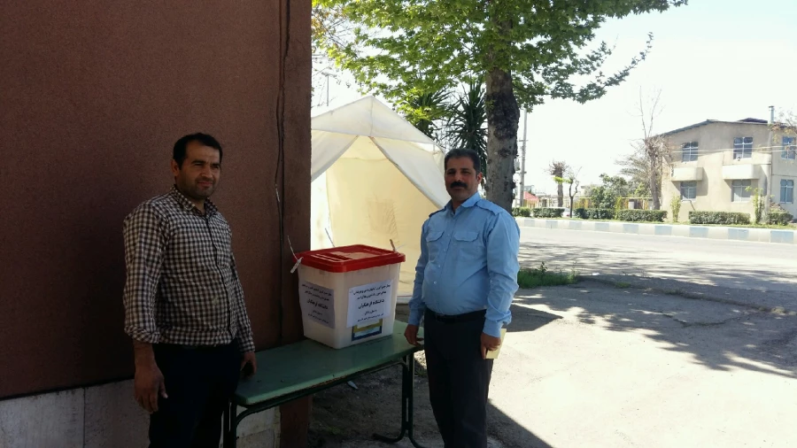 برپایی چادر هلال احمر جهت کمک به سیل زدگان  3