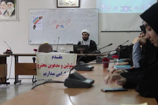 کارگاه  تربیت جنسی با حضور استاد برجسته حوزه ودانشگاه جناب آقای دکتر عطاریه  2