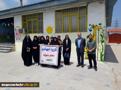 لبخند رضایت دانش آموزان از حضور جهادگران مرکز حضرت فاطمه (س) قائمشهر درمدرسه زمردیان