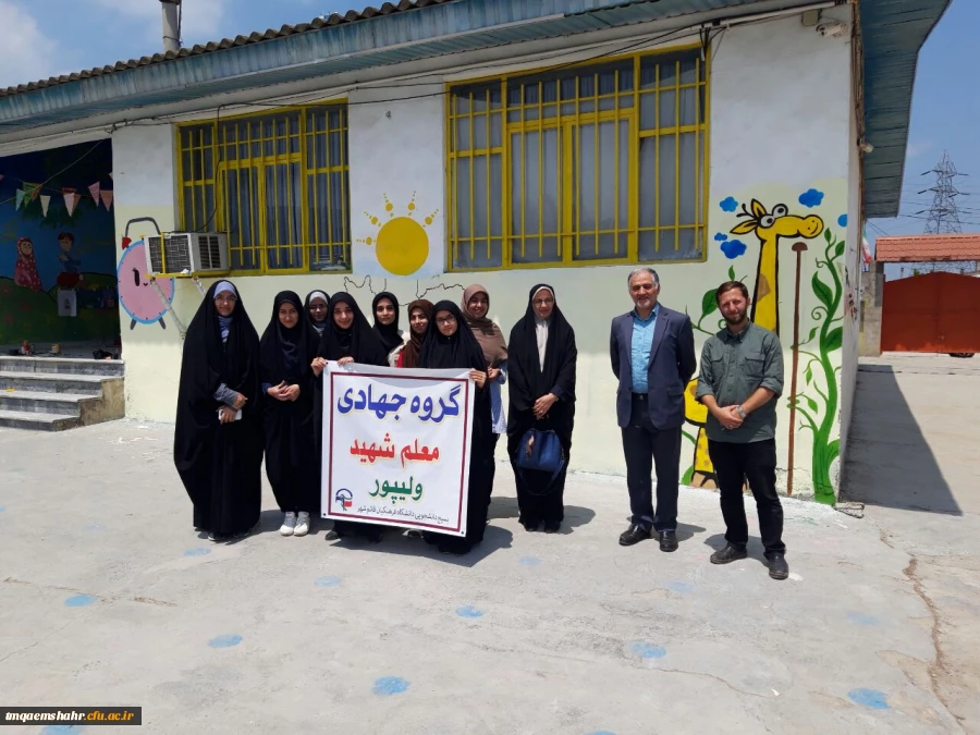 لبخند رضایت دانش آموزان از حضور جهادگران مرکز حضرت فاطمه (س) قائمشهر درمدرسه زمردیان