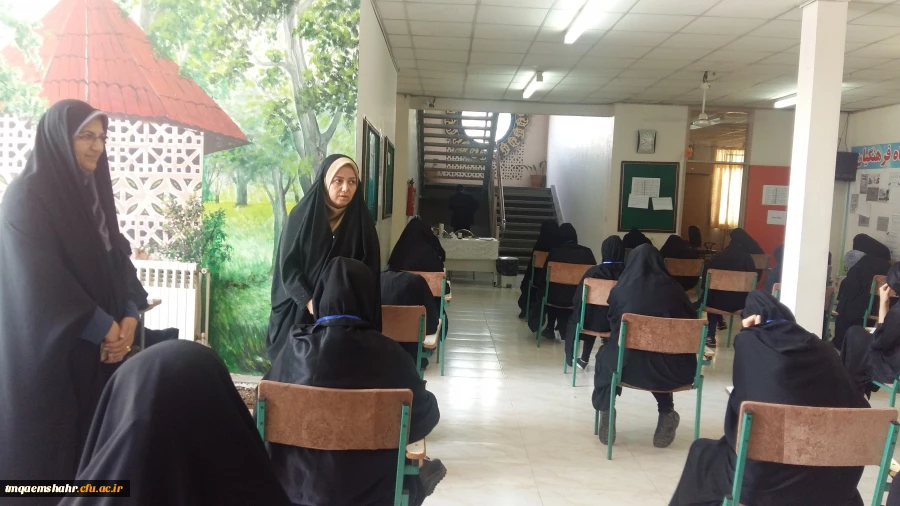 بازدید رئیس پردیس خواهران استان مازندران از روند برگزاری امتحانات پایانی نیمسال دوم