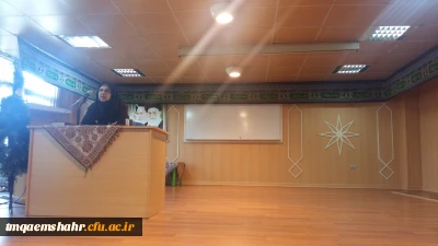 نشست صمیمی رییس مرکز با دانشجویان ورودی 97