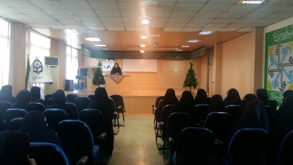 نشست صمیمی رییس مرکز با دانشجویان ورودی 97 4