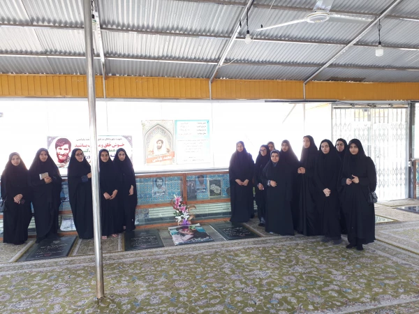 حضور در مزار شهدا  2