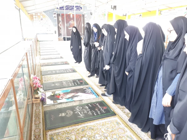 حضور در مزار شهدا  4