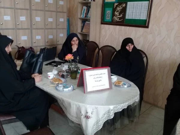 نشست تخصصی با اساتید حوزه مشاوره و الهیات به مناسبت هفته بهداشت روان 3