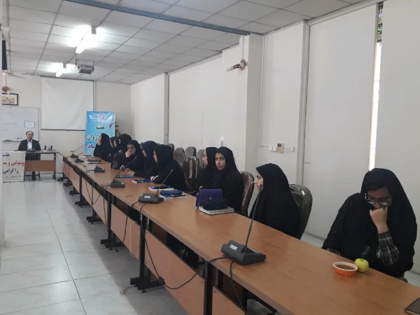 برگزاری کارگاه مشاوره  تحکیم خانواده ، جامعه بانشاط به  مناسبت هفته بهداشت روان 3