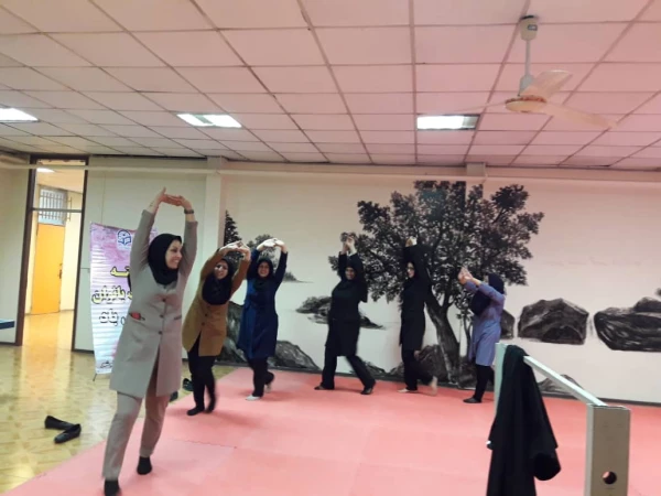 شعار هفته ملی سلامت بانوان ایرانی در سال98 ، "ورزش ، شادابی ، آرامش " تعیین شده است . 2