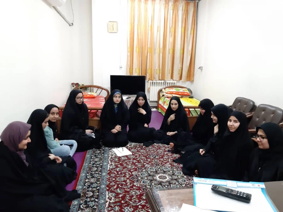 نشست صمیمی رییس مرکز با  تعدادی از دانشجو معلمان در اتاق سرپرستی  3