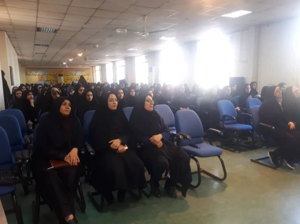 جلسه و نشست صمیمی آقای دکتر خدادادی رییس حراست استان با دانشجو معلمان مرکز آموزش عالی حضرت فاطمه (س) قائم شهر برگزار شد. 2