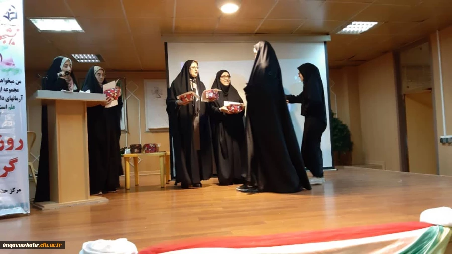 روز دانشجو ، روز در هم آمیختن تقوا و ورع با علم و دانش اندوزی بر شما دانشجوی با ایمان مسلمان گرامی باد .
 2