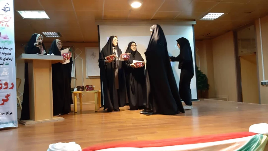 روز دانشجو ، روز در هم آمیختن تقوا و ورع با علم و دانش اندوزی بر شما دانشجوی با ایمان مسلمان گرامی باد .
 9