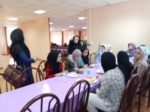 جلسه کارفرما شرکت با کادر آشپزخانه مرکز اموزش عالی حضرت فاطمه (س) قائم شهر برگزار شد . 2