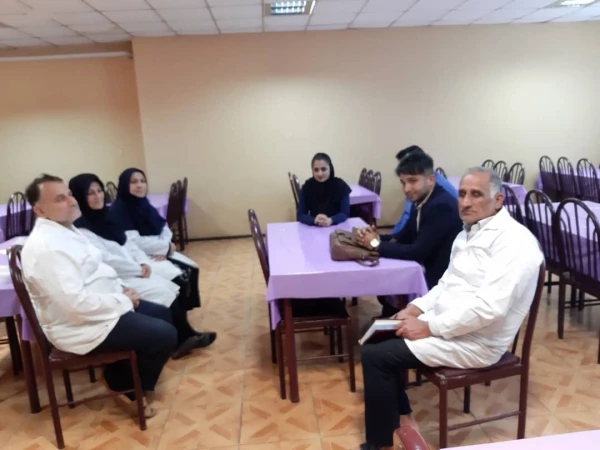 جلسه کارفرما شرکت با کادر آشپزخانه مرکز اموزش عالی حضرت فاطمه (س) قائم شهر برگزار شد . 2