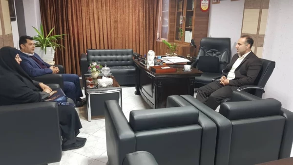 جلسه مشترک اقای میرزایی یکی از اعضای  شورای شهر ،اقای قدمی رییس اداره تربیت بدنی و خانم دکتر دابوئی رییس مرکز اموزش عالی حضرت فاطمه (س) قائم شهر برگزار شد . 2