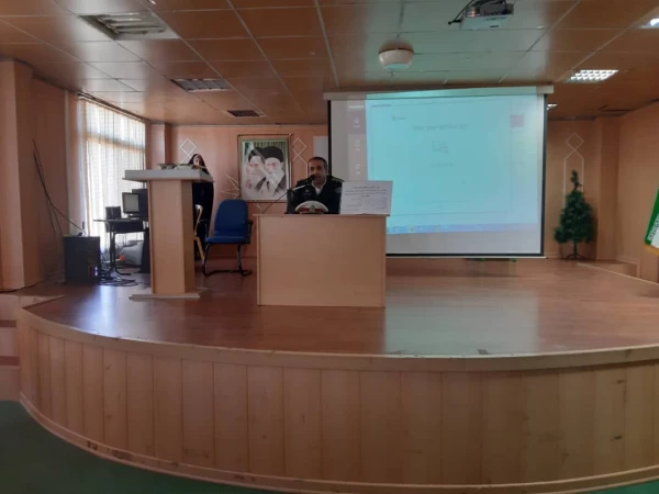 جلسه مراقبت های اجتماعی و مقررات راهنمایی رانندگی  با حضور معاونت فرهنگی نیروی انتظامی شهرستان قائم شهر برگزار شد . 2