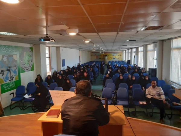 جلسه مراقبت های اجتماعی و مقررات راهنمایی رانندگی  با حضور معاونت فرهنگی نیروی انتظامی شهرستان قائم شهر برگزار شد . 4