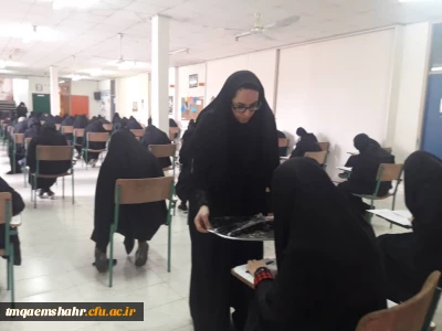 امتحانات نوبت اول (دی ماه 98) با گرامی داشت شهادت سردار حاج قاسم سلیمانی و قرائت بیانیه توسط یکی از دانشجو معلمان مرکز اموزش عالی حضرت فاطمه (س) قائم شهر  شروع و برگزار گردید. 
