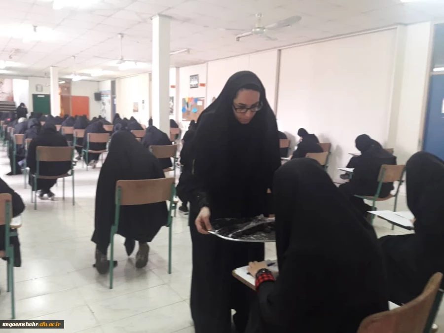 امتحانات نوبت اول (دی ماه 98) با گرامی داشت شهادت سردار حاج قاسم سلیمانی و قرائت بیانیه توسط یکی از دانشجو معلمان مرکز اموزش عالی حضرت فاطمه (س) قائم شهر  شروع و برگزار گردید.  2