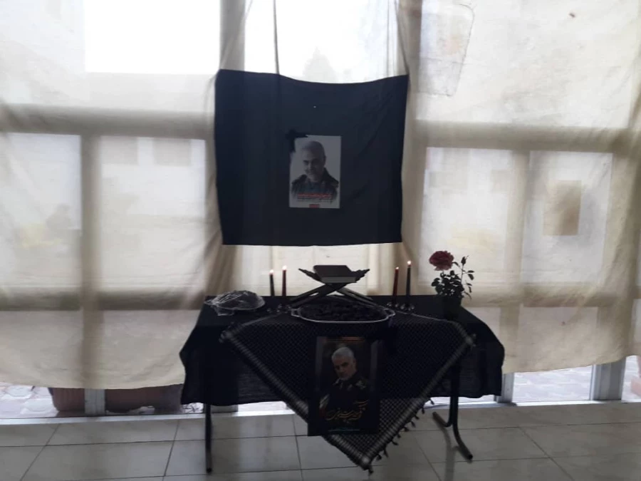 امتحانات نوبت اول (دی ماه 98) با گرامی داشت شهادت سردار حاج قاسم سلیمانی و قرائت بیانیه توسط یکی از دانشجو معلمان مرکز اموزش عالی حضرت فاطمه (س) قائم شهر  شروع و برگزار گردید.  2