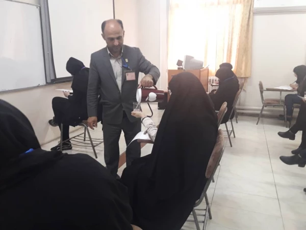 امتحانات نوبت اول (دی ماه 98) با گرامی داشت شهادت سردار حاج قاسم سلیمانی و قرائت بیانیه توسط یکی از دانشجو معلمان مرکز اموزش عالی حضرت فاطمه (س) قائم شهر  شروع و برگزار گردید.  2