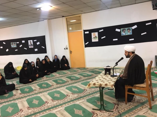 مراسم شهادت حضرت فاطمه (س) با برنامه ریزی هیئت ام البنین مرکز اموزش عالی حضرت فاطه (س) قائم شهر در نماز خانه سرای دانشجویی برگزار شد . 2