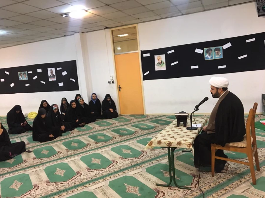 مراسم شهادت حضرت فاطمه (س) با برنامه ریزی هیئت ام البنین مرکز اموزش عالی حضرت فاطه (س) قائم شهر در نماز خانه سرای دانشجویی برگزار شد . 2