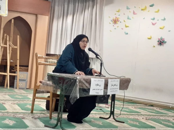 نشست تخصصی خانم دکتر حکیمیان معاون فرهنگی بسیج جامعه زنان و مسئول بسیج دانشجوئی کشور با دانجو معلمان مرکز حضرت فاطمه (س) قائم شهر برگزار شد . 2