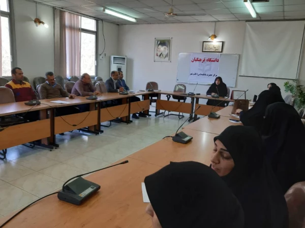 جلسه  شورای اداری ،شورای اسکان و شورای سرپرستان در شروع نیمسال تحصیلی دوم در مرکز اموزش عالی حضرت فاطمه (س) قائم شهر برگزار شد . 2