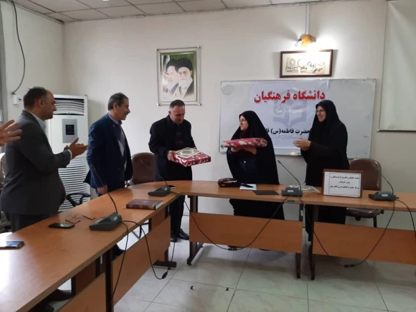 تجلیل از بازنشستگان و پیشکسوتان مرکز اموزش عالی حضرت فاطمه (س) قائم شهر برگزار شد . 2