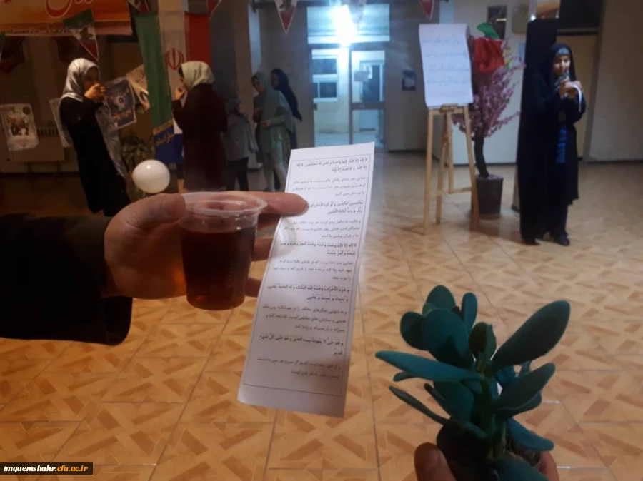 ویژه برنامه برافراشتن بانگ الله اکبر  همزمان با سراسر کشور در سرای دانشجوئی مرکز اموزش عالی حضرت فاطمه (س) قائم شهر برگزار شد . 2