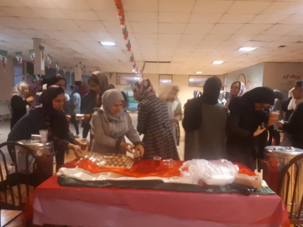 ویژه برنامه برافراشتن بانگ الله اکبر  همزمان با سراسر کشور در سرای دانشجوئی مرکز اموزش عالی حضرت فاطمه (س) قائم شهر برگزار شد . 2